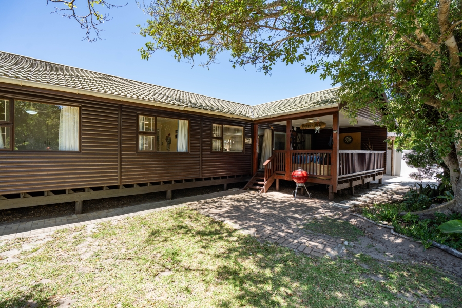 5 Bedroom Property for Sale in Seafield Eastern Cape